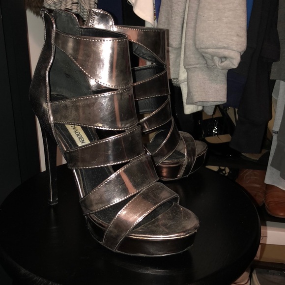Steve Madden silver pumps. - Picture 1 of 2